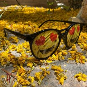 Heart eye emoji sunglasses 😍